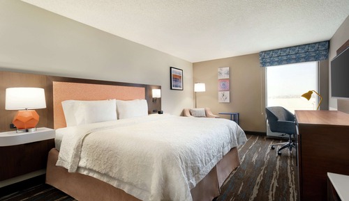 Chambre, 1 très grand lit, accessible aux personnes à mobilité réduite, non-fumeurs