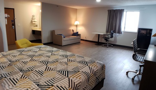 Suite Deluxe, 1 très grand lit, non-fumeurs, réfrigérateur et four à micro-ondes