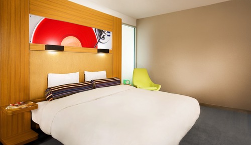 Chambre, 1 très grand lit (Mobility/Hearing Access, Roll-In Shwr)