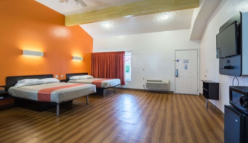 Chambre Standard, 2 grands lits, fumeurs