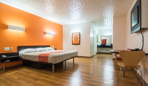 Chambre Standard, 1 très grand lit, accessible aux personnes à mobilité réduite, non-fumeurs
