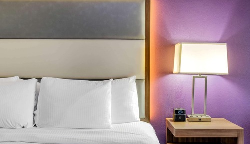 Chambre, 1 très grand lit