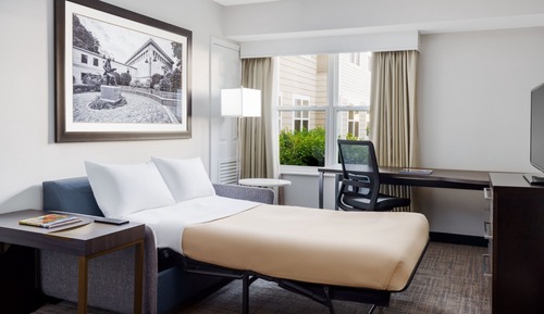 Suite, 2 chambres (Mobility/Hearing Access, Roll-In Shwr)