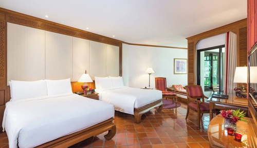 Chambre, 2 lits doubles, balcon, vue jardin