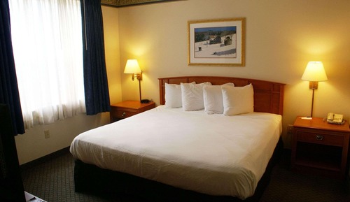 Chambre, 1 très grand lit, non-fumeurs