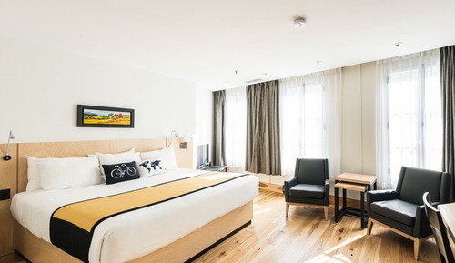 Deluxe King - One King Bed