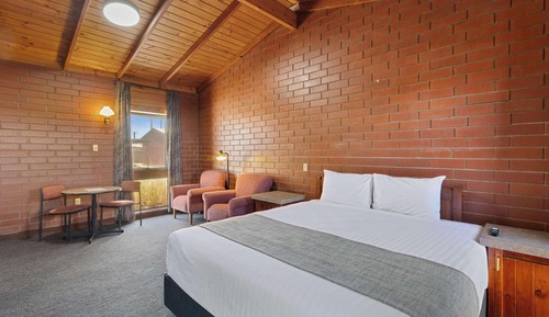 Chambre, 1 très grand lit, non-fumeurs