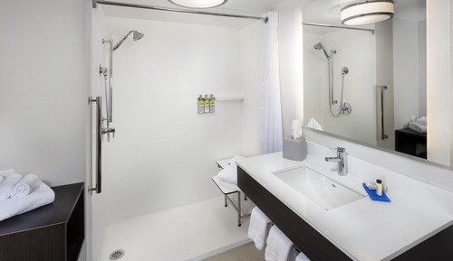 Chambre, 1 très grand lit (Communication, Mobil Roll-In Shower)
