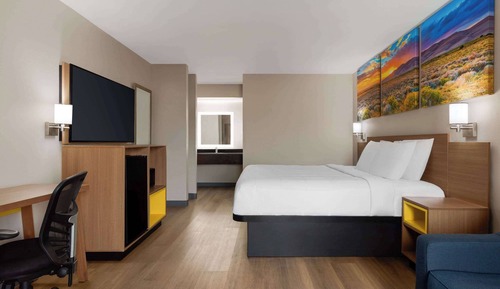 Chambre, 1 très grand lit, fumeurs