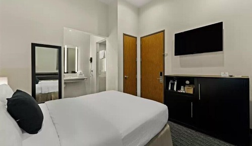 Chambre Standard, 1 grand lit, accessible aux personnes à mobilité réduite, non-fumeurs (Accessible)