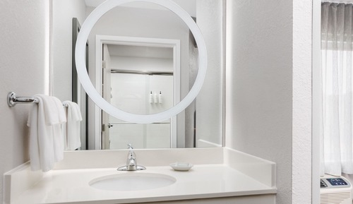 Suite, plusieurs lits (Mobility Accessible, Transfer Shower)