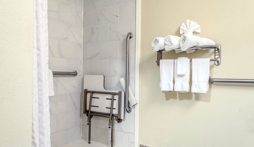 Chambre, 1 très grand lit, accessible aux personnes à mobilité réduite, non-fumeurs
