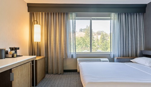 Chambre, 2 grands lits, accessible aux personnes à mobilité réduite (Mobility Tub)