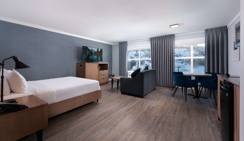 Suite, 2 grands lits, non-fumeurs, coin cuisine (Living Room;with Single Sofabed)