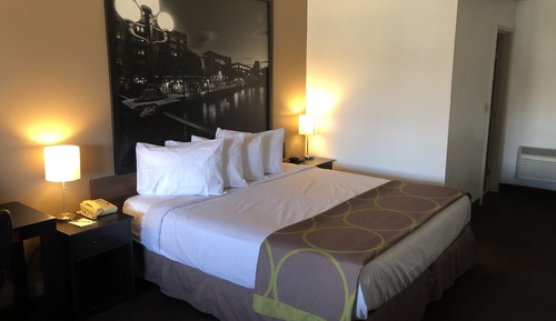 Chambre Standard, 1 très grand lit, fumeurs