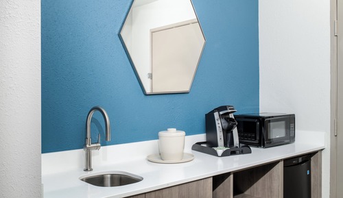 Suite, 1 très grand lit et 1 canapé-lit, accessible aux personnes à mobilité réduite