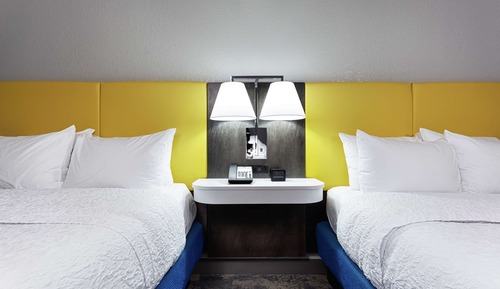 Chambre, 2 grands lits, accessible aux personnes à mobilité réduite, baignoire (Mobility, No Sofa)