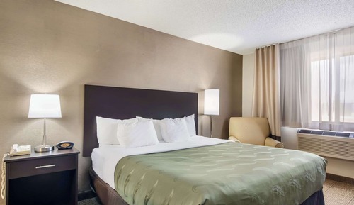 Chambre, 1 très grand lit, accessible aux personnes à mobilité réduite, non-fumeurs