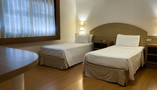 Chambre Classique avec lits jumeaux, 2 lits une place, accessible aux personnes à mobilité réduite