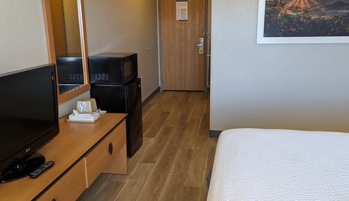Chambre, 1 très grand lit, accessible aux personnes à mobilité réduite, non-fumeurs
