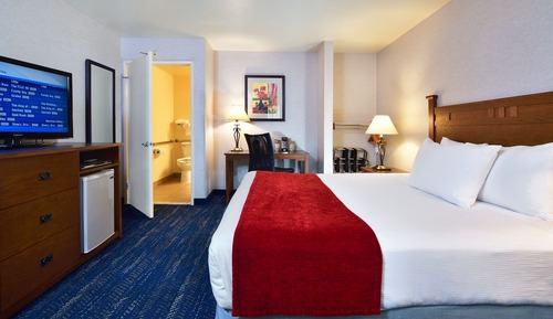 Chambre Simple, 1 très grand lit, accessible aux personnes à mobilité réduite, baignoire