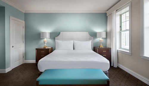 Chambre, 1 très grand lit, accessible aux personnes à mobilité réduite (Hearing, Tub)