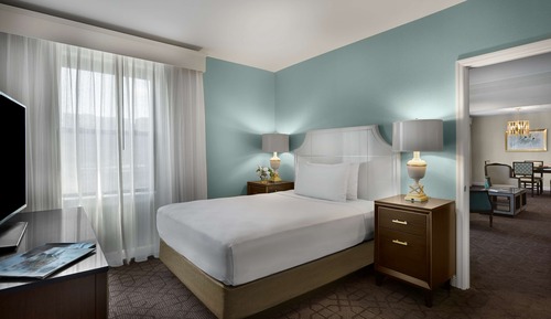 Suite, 1 grand lit, accessible aux personnes à mobilité réduite (One Bedroom, Tub)