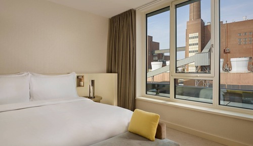 Guest room, Club Lounge