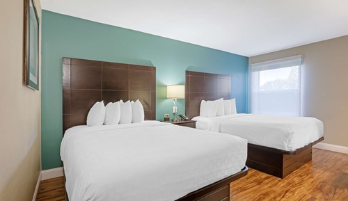 Chambre Standard, 2 grands lits, non-fumeurs, réfrigérateur et four à micro-ondes (Pet Friendly)