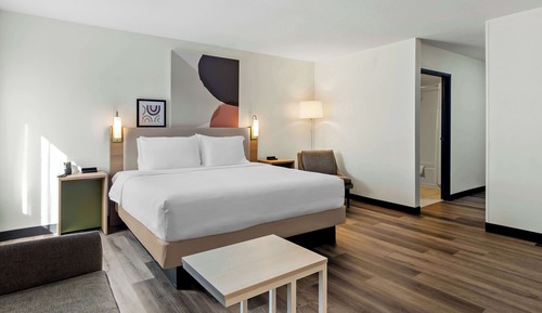 Chambre, 1 très grand lit et 1 canapé-lit