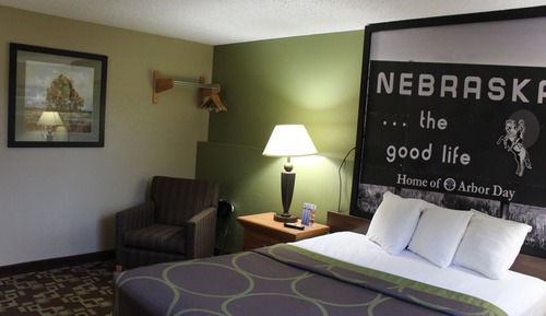 Chambre, 1 grand lit, accessible aux personnes à mobilité réduite, non-fumeurs (Mobility Accessible)