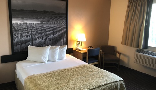 Chambre, 1 grand lit, accessible aux personnes à mobilité réduite, non-fumeurs (Mobility Accessible)