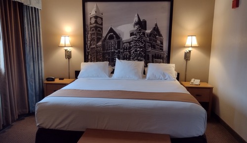 Suite, 1 très grand lit, réfrigérateur