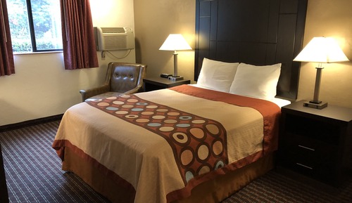 Chambre, 1 grand lit, accessible aux personnes à mobilité réduite, non-fumeurs (Mobility)