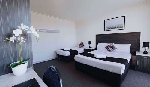 Chambre, 2 lits une place, accessible aux personnes à mobilité réduite (Efficiency, Upgrade)