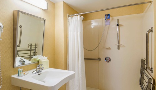 Chambre, 2 lits doubles, accessible aux personnes à mobilité réduite, non-fumeurs