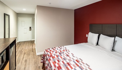 Chambre Deluxe, 1 grand lit, accessible aux personnes à mobilité réduite (Smoke Free)