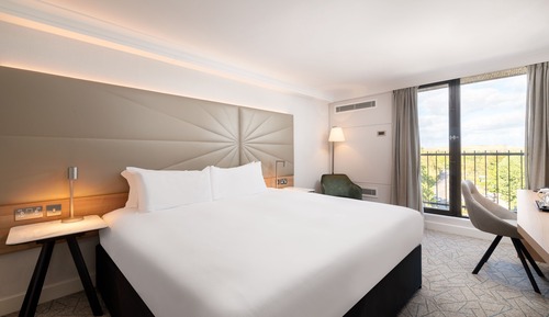 Chambre, 1 très grand lit