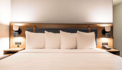 Chambre, 1 très grand lit, balcon (Mobility Roll in Shower Balcony)