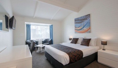 Chambre Triple Supérieure, vue piscine