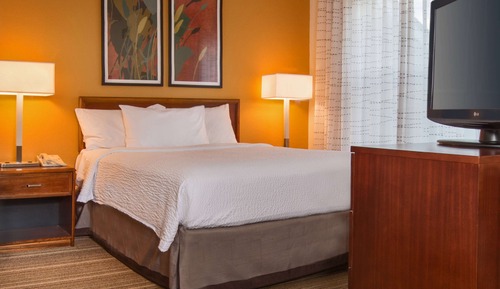 Chambre, 1 grand lit et 1 canapé-lit, accessible aux personnes à mobilité réduite (Hearing)