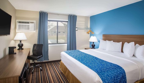 Chambre, 1 très grand lit, non-fumeurs