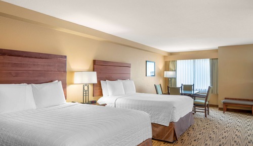 Chambre Standard, 2 grands lits, accessible aux personnes à mobilité réduite (Walk-in Shower)