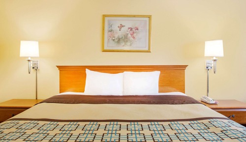 Chambre, 1 très grand lit, non-fumeurs