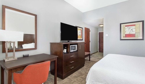 Chambre, 1 très grand lit, accessible aux personnes à mobilité réduite, non-fumeurs