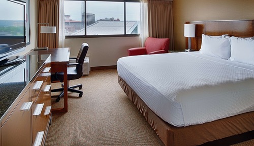 Chambre, 1 très grand lit, vue fleuve