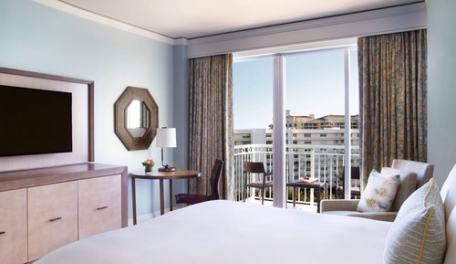 Chambre, 1 très grand lit, vue partielle sur l'océan