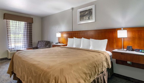 Chambre, 1 très grand lit, accessible aux personnes à mobilité réduite, non-fumeurs