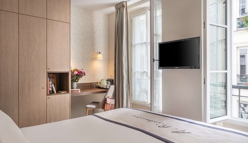 Chambre Deluxe, 1 très grand lit, non-fumeurs, baignoire