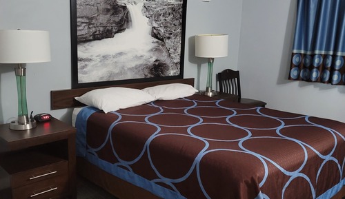 Chambre, 1 grand lit, cuisine